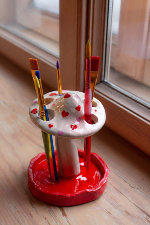 Handmade mushroom shaped holder made of clay for pens, brushes, markers, and pencils, perfect for home decor and desk organization.